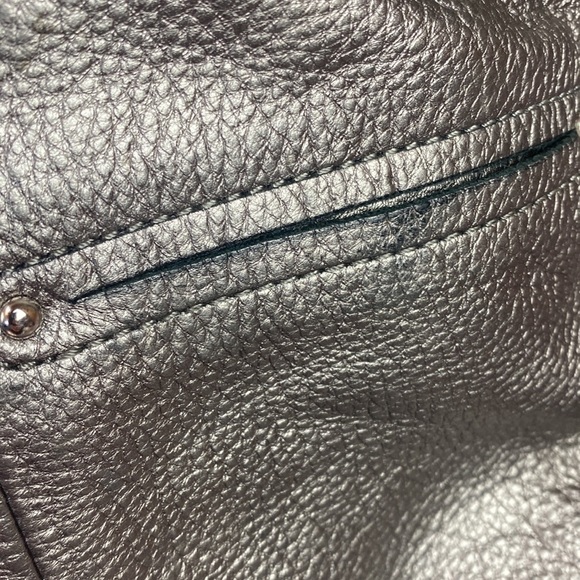 B Makowsky Silver Metallic Bag - Picture 4 of 14